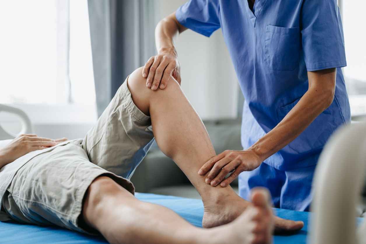 The Collaborative Approach of Orthopedic Surgeons and Physical Therapists